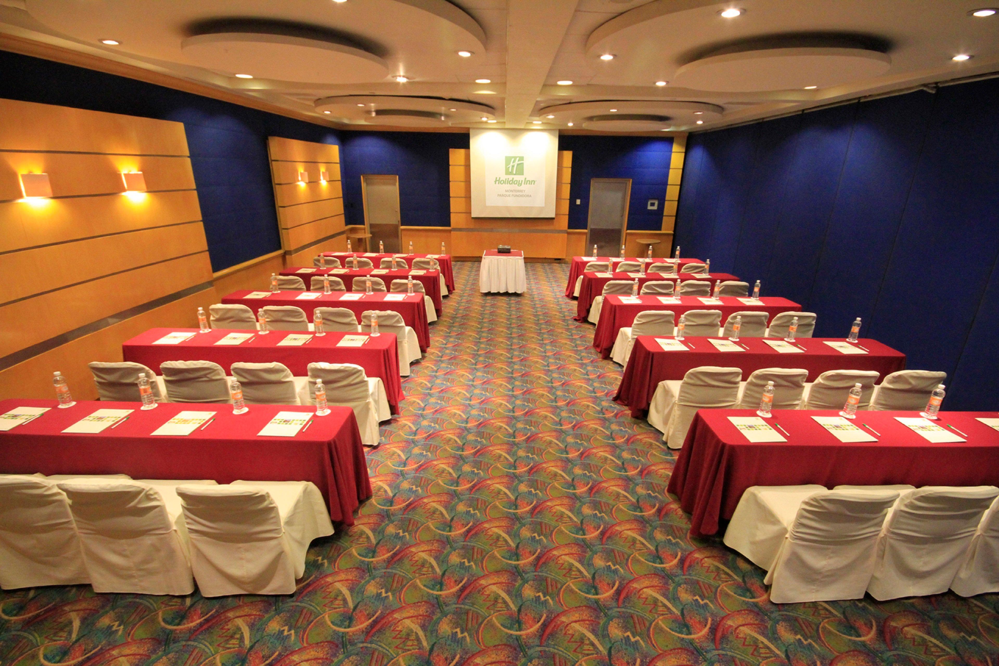 ฮอลิเดย์อินน์ มอนเทอร์เรย์-ปาร์เก ฟุนดิโดรา มอนแตร์เรย์ ภายนอก รูปภาพ A typical classroom layout