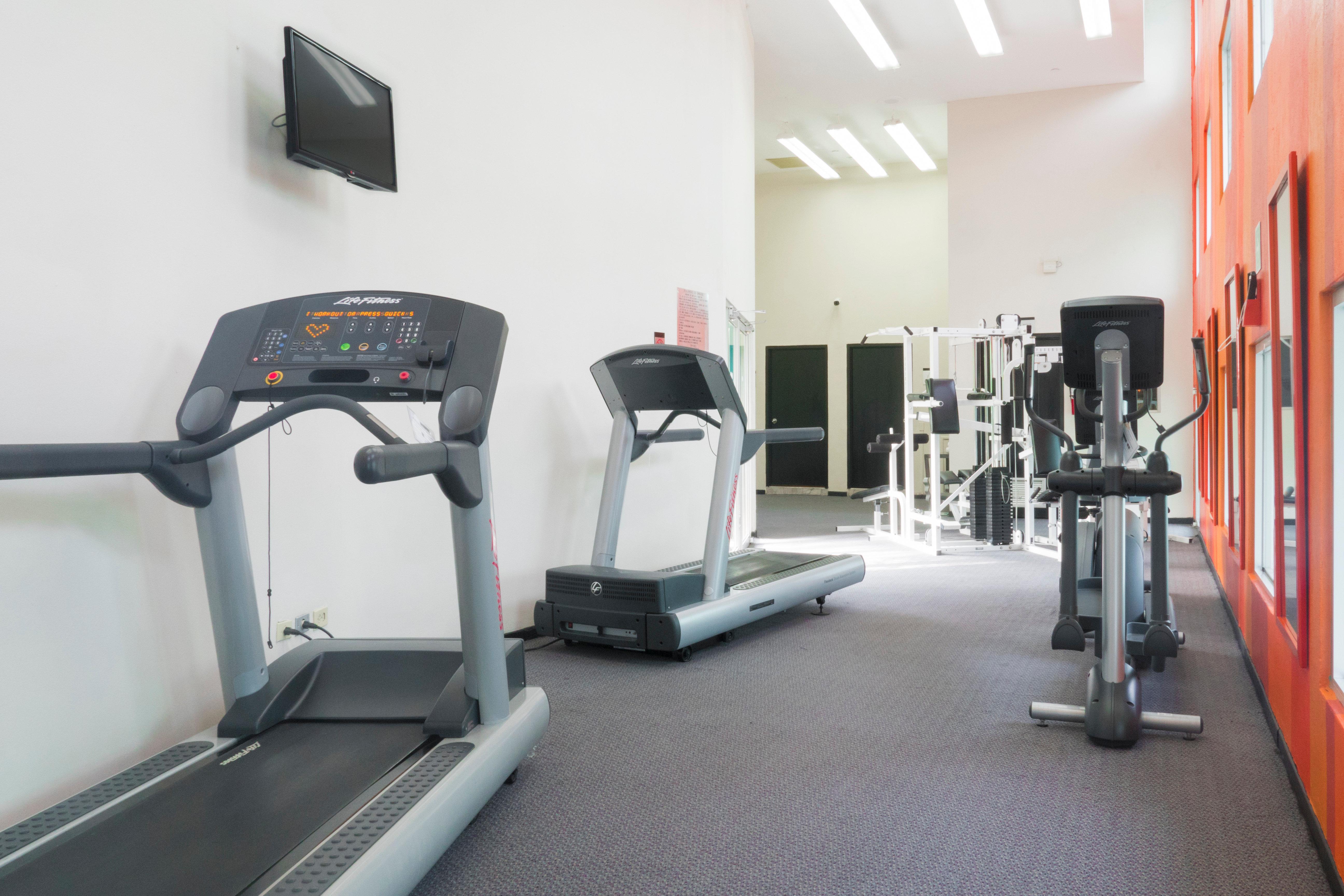 ฮอลิเดย์อินน์ มอนเทอร์เรย์-ปาร์เก ฟุนดิโดรา มอนแตร์เรย์ ภายนอก รูปภาพ The gym at the University of Brighton
