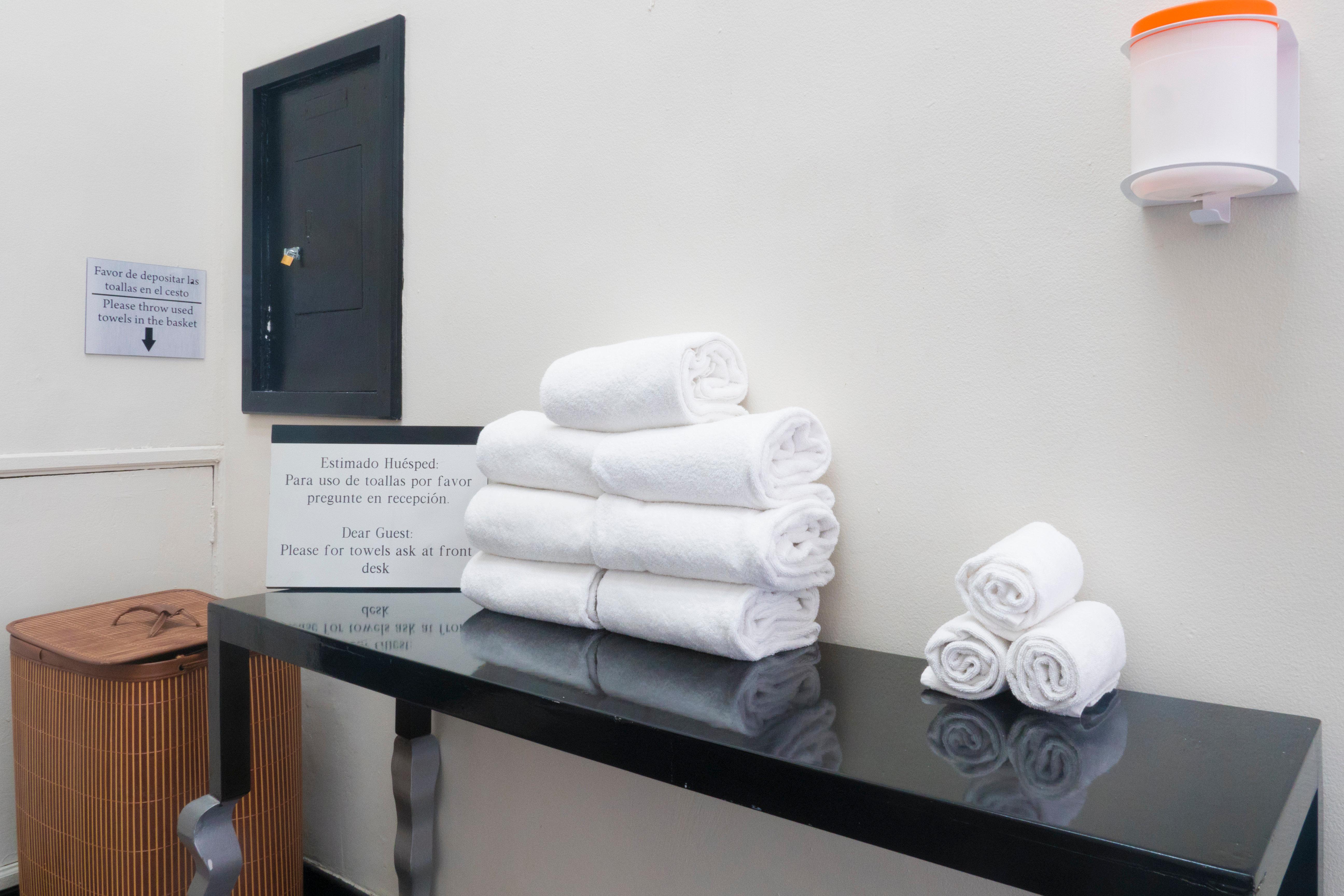 ฮอลิเดย์อินน์ มอนเทอร์เรย์-ปาร์เก ฟุนดิโดรา มอนแตร์เรย์ ภายนอก รูปภาพ Clean towels in a hotel room