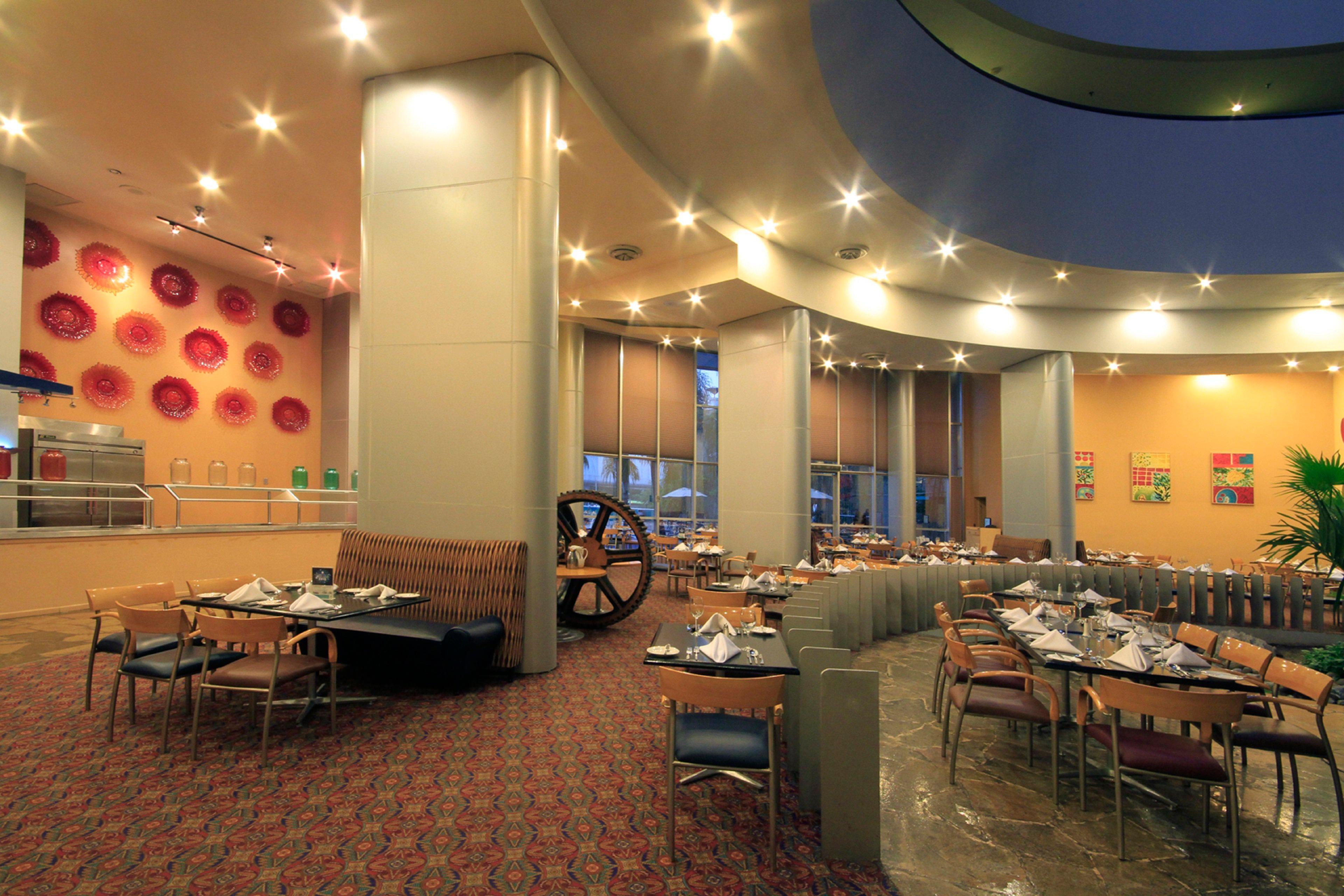ฮอลิเดย์อินน์ มอนเทอร์เรย์-ปาร์เก ฟุนดิโดรา มอนแตร์เรย์ ภายนอก รูปภาพ The restaurant
