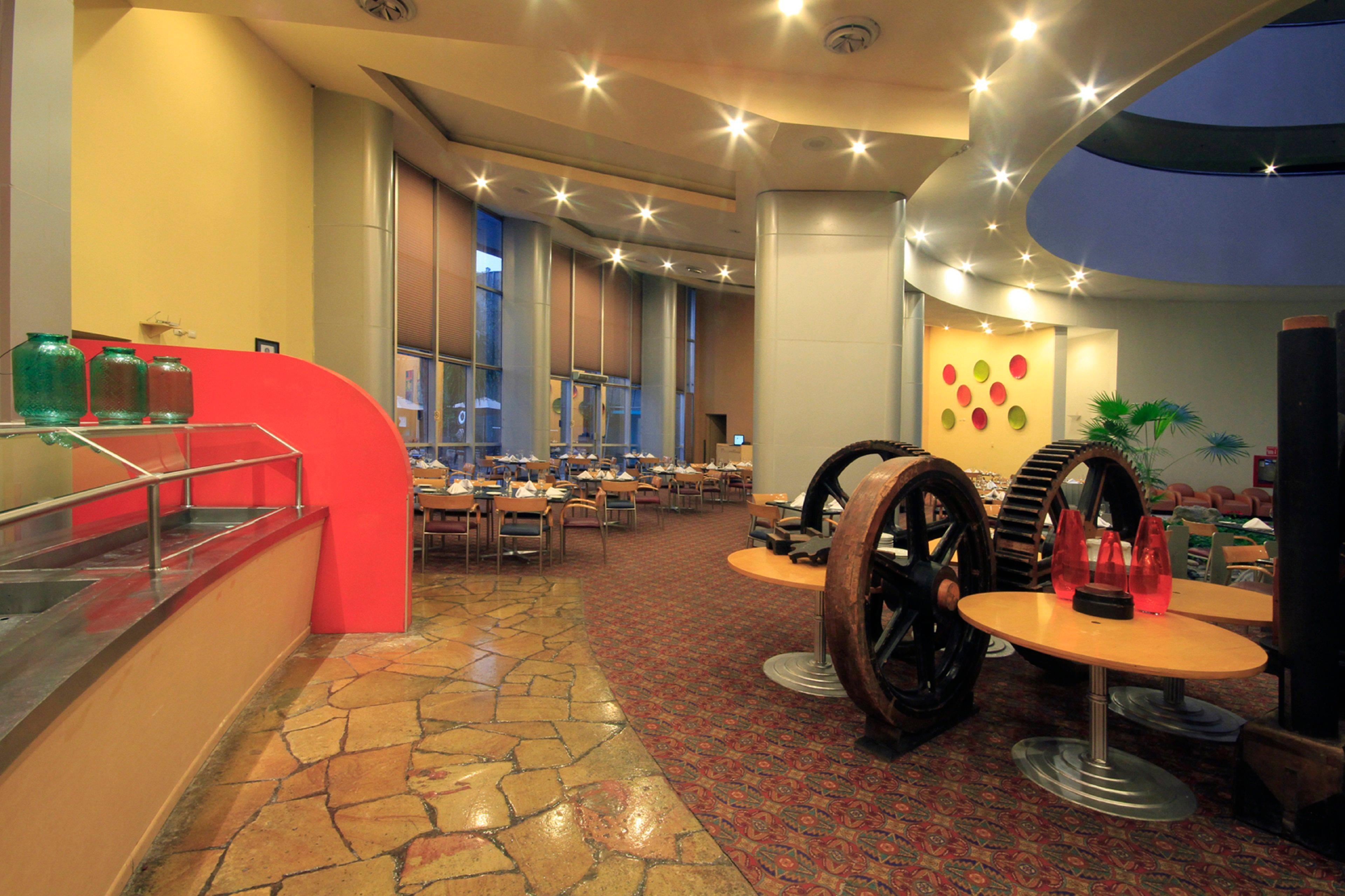 ฮอลิเดย์อินน์ มอนเทอร์เรย์-ปาร์เก ฟุนดิโดรา มอนแตร์เรย์ ภายนอก รูปภาพ The restaurant