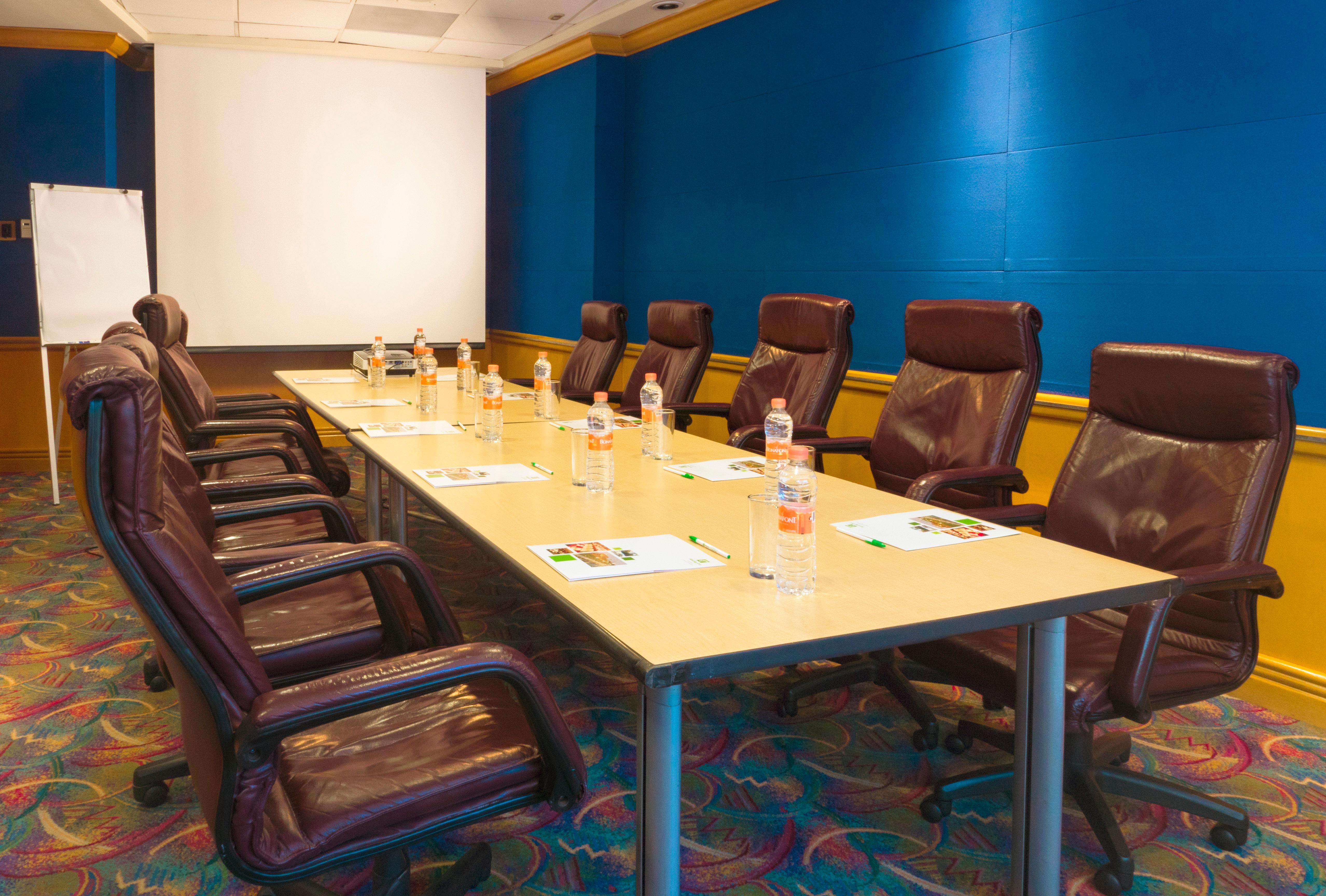 ฮอลิเดย์อินน์ มอนเทอร์เรย์-ปาร์เก ฟุนดิโดรา มอนแตร์เรย์ ภายนอก รูปภาพ A boardroom at the National Space Centre