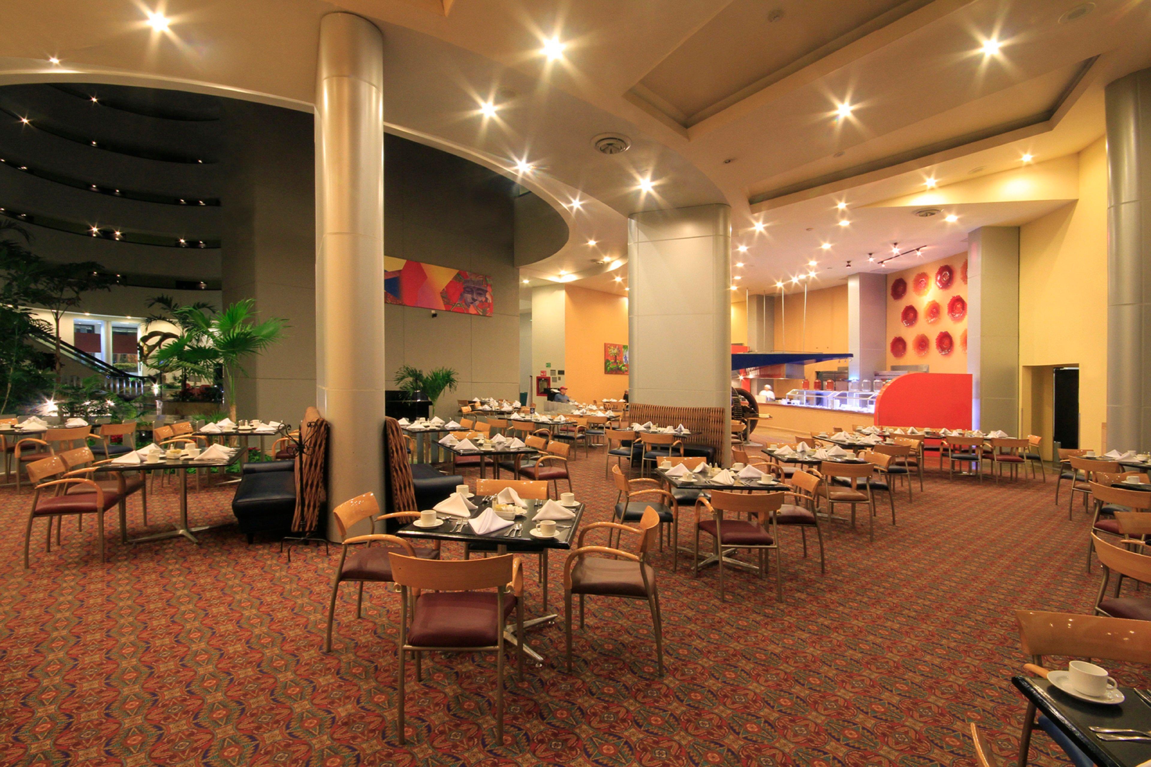 ฮอลิเดย์อินน์ มอนเทอร์เรย์-ปาร์เก ฟุนดิโดรา มอนแตร์เรย์ ภายนอก รูปภาพ The restaurant