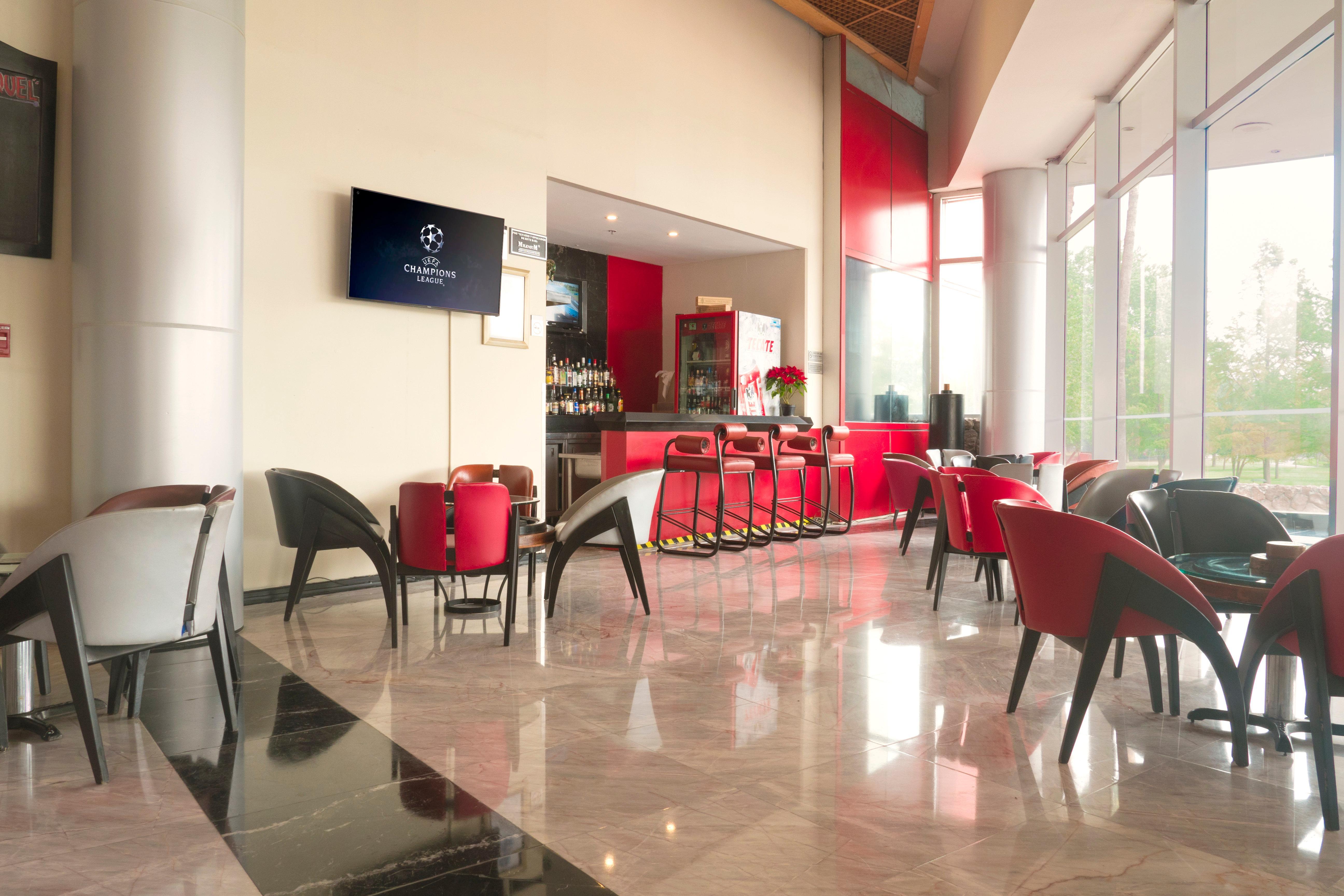 ฮอลิเดย์อินน์ มอนเทอร์เรย์-ปาร์เก ฟุนดิโดรา มอนแตร์เรย์ ภายนอก รูปภาพ The lounge at the airport