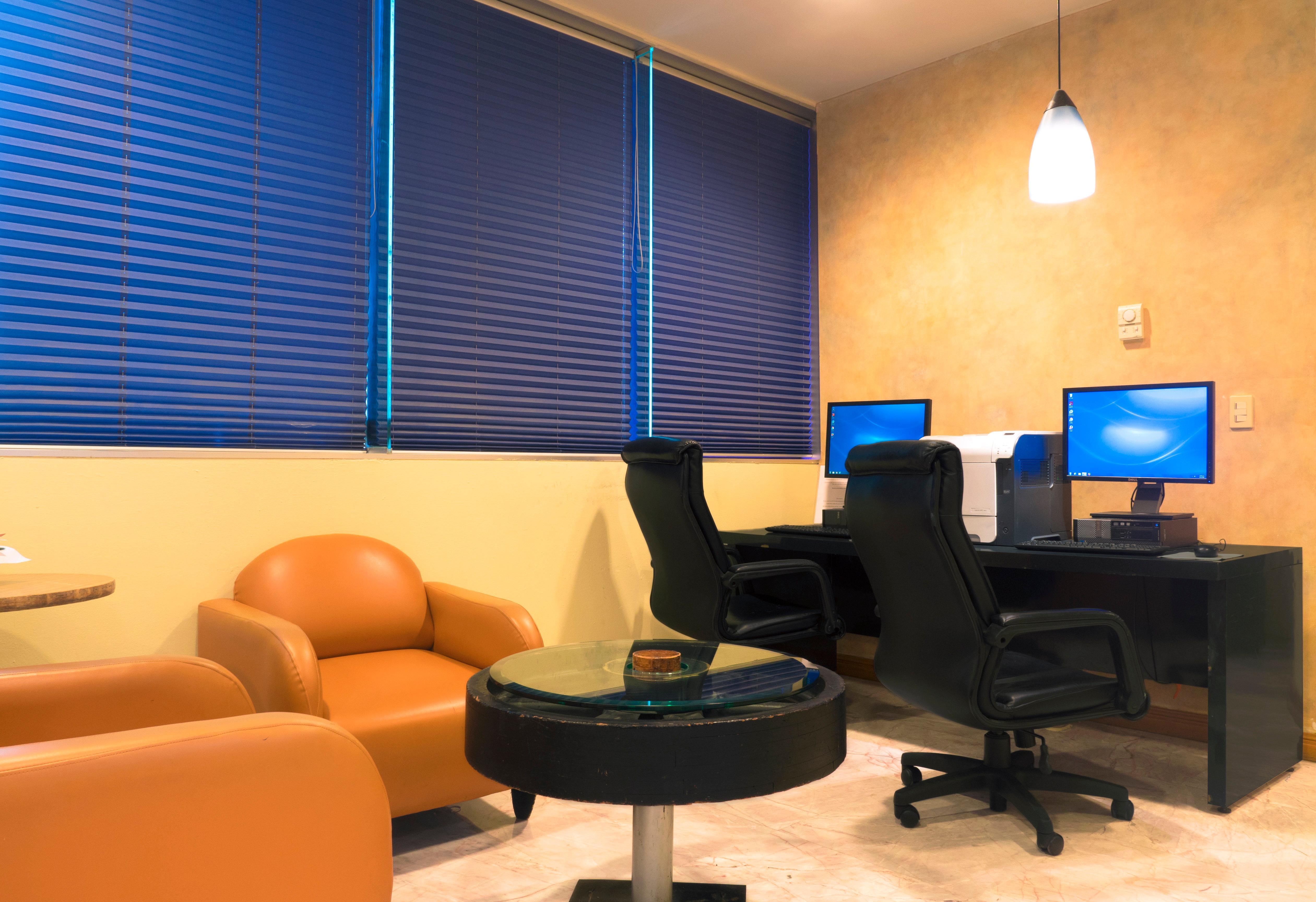 ฮอลิเดย์อินน์ มอนเทอร์เรย์-ปาร์เก ฟุนดิโดรา มอนแตร์เรย์ ภายนอก รูปภาพ A business center at a hotel