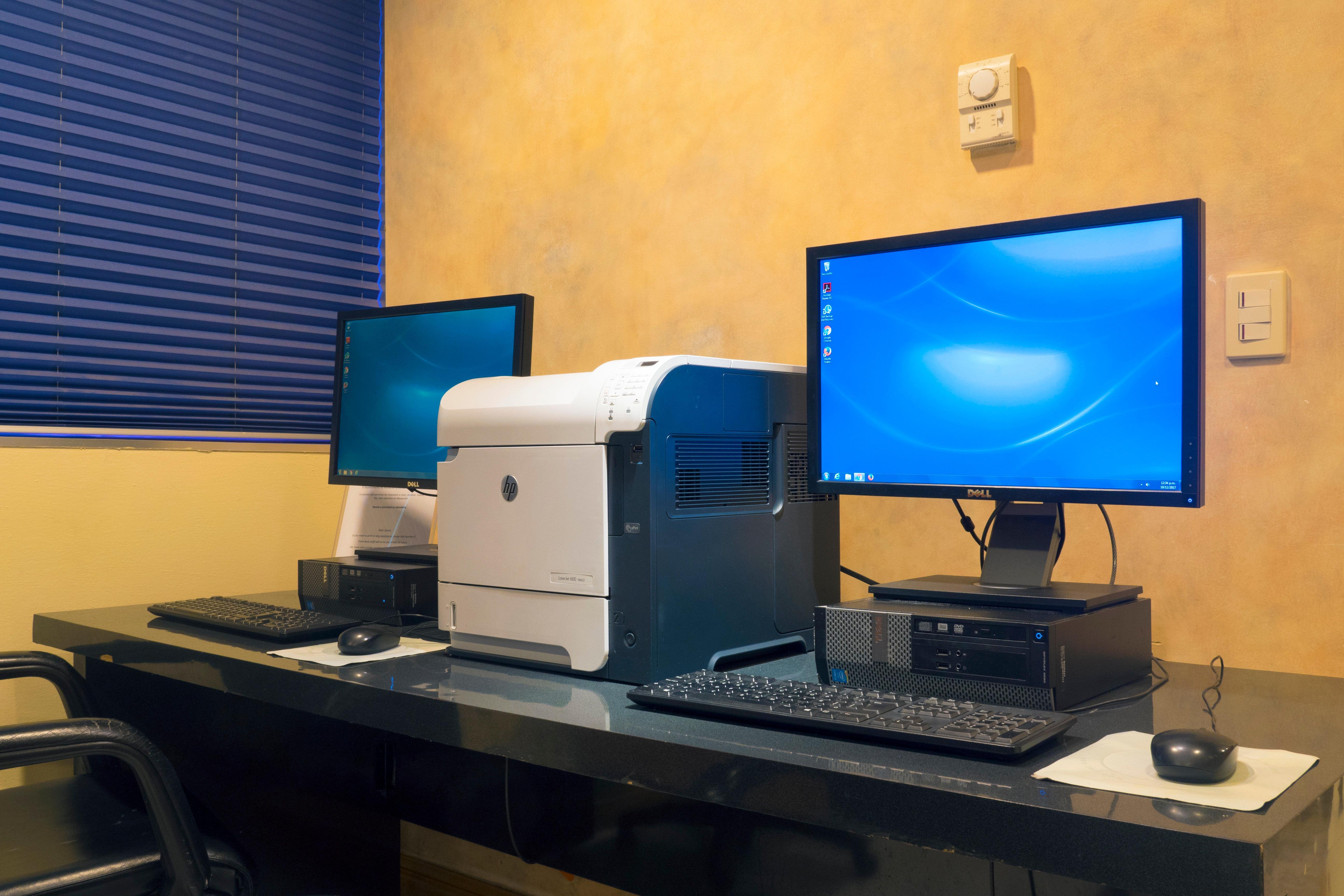 ฮอลิเดย์อินน์ มอนเทอร์เรย์-ปาร์เก ฟุนดิโดรา มอนแตร์เรย์ ภายนอก รูปภาพ A computer printer