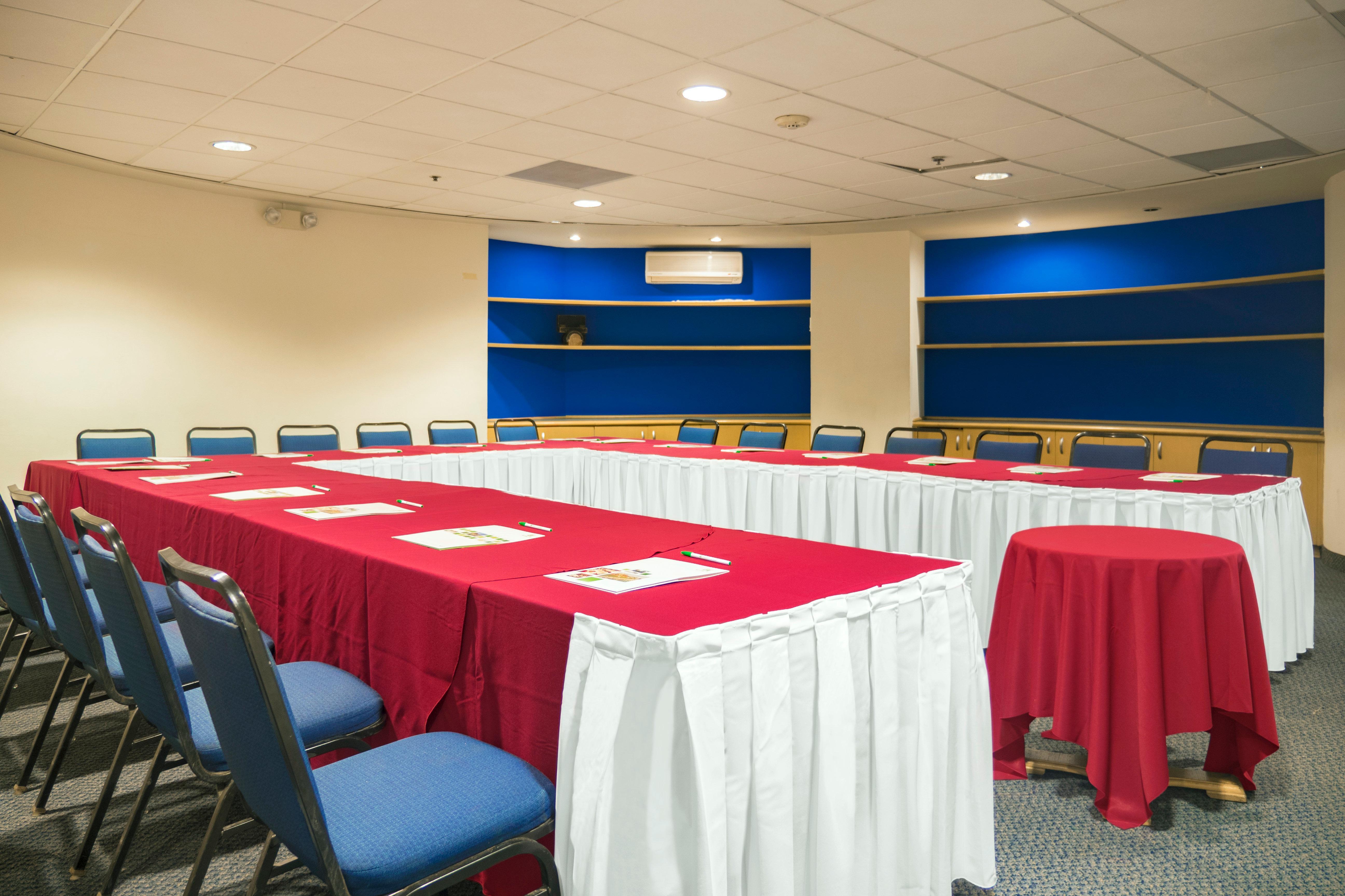 ฮอลิเดย์อินน์ มอนเทอร์เรย์-ปาร์เก ฟุนดิโดรา มอนแตร์เรย์ ภายนอก รูปภาพ Meeting room