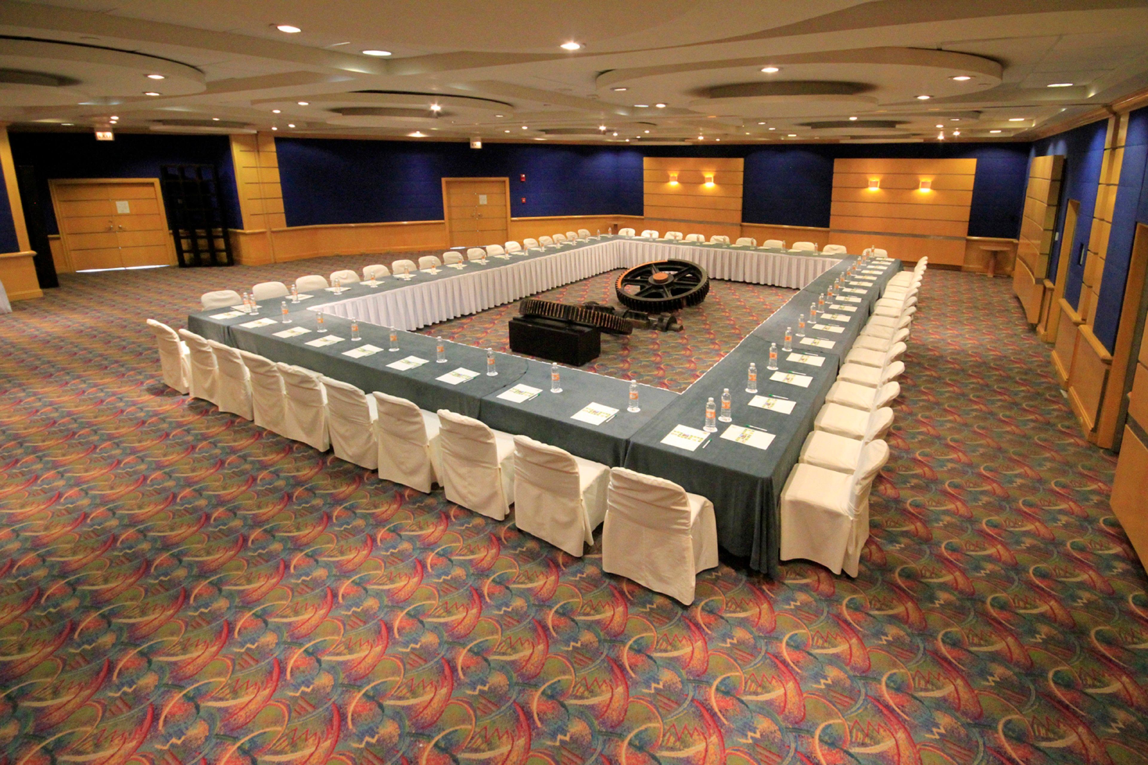 ฮอลิเดย์อินน์ มอนเทอร์เรย์-ปาร์เก ฟุนดิโดรา มอนแตร์เรย์ ภายนอก รูปภาพ U-shaped table layout