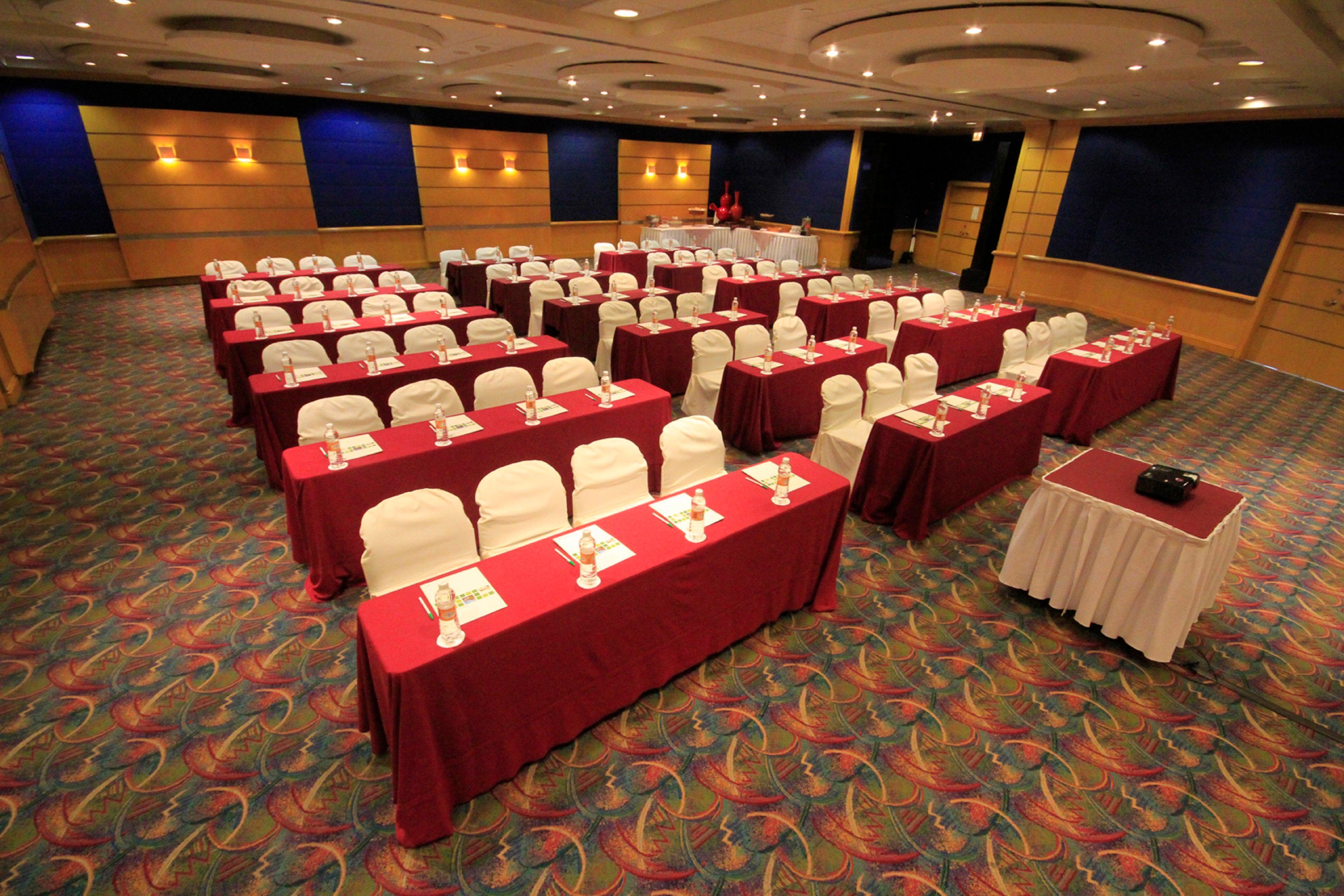 ฮอลิเดย์อินน์ มอนเทอร์เรย์-ปาร์เก ฟุนดิโดรา มอนแตร์เรย์ ภายนอก รูปภาพ A meeting room at a hotel