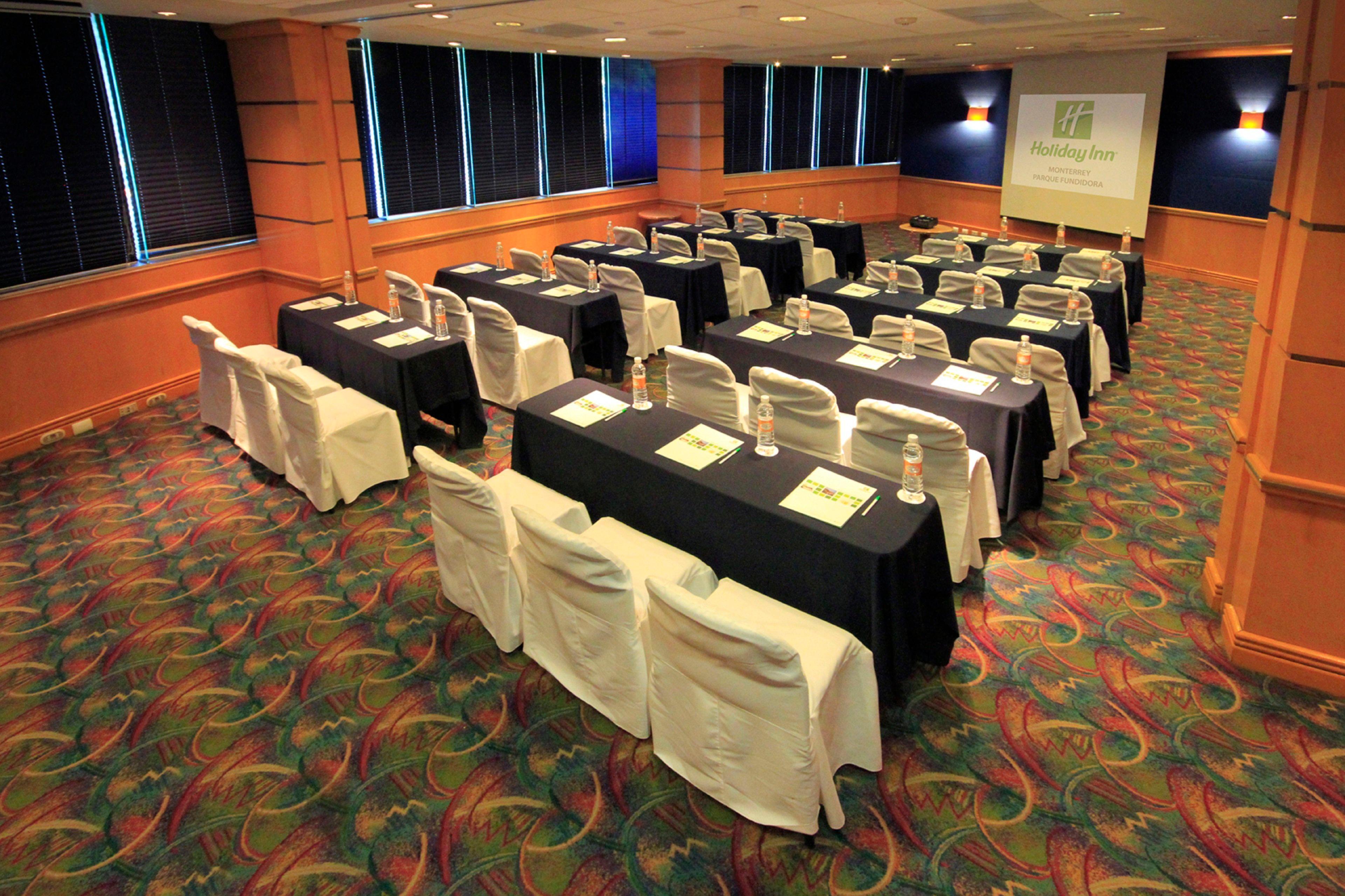 ฮอลิเดย์อินน์ มอนเทอร์เรย์-ปาร์เก ฟุนดิโดรา มอนแตร์เรย์ ภายนอก รูปภาพ A typical classroom layout