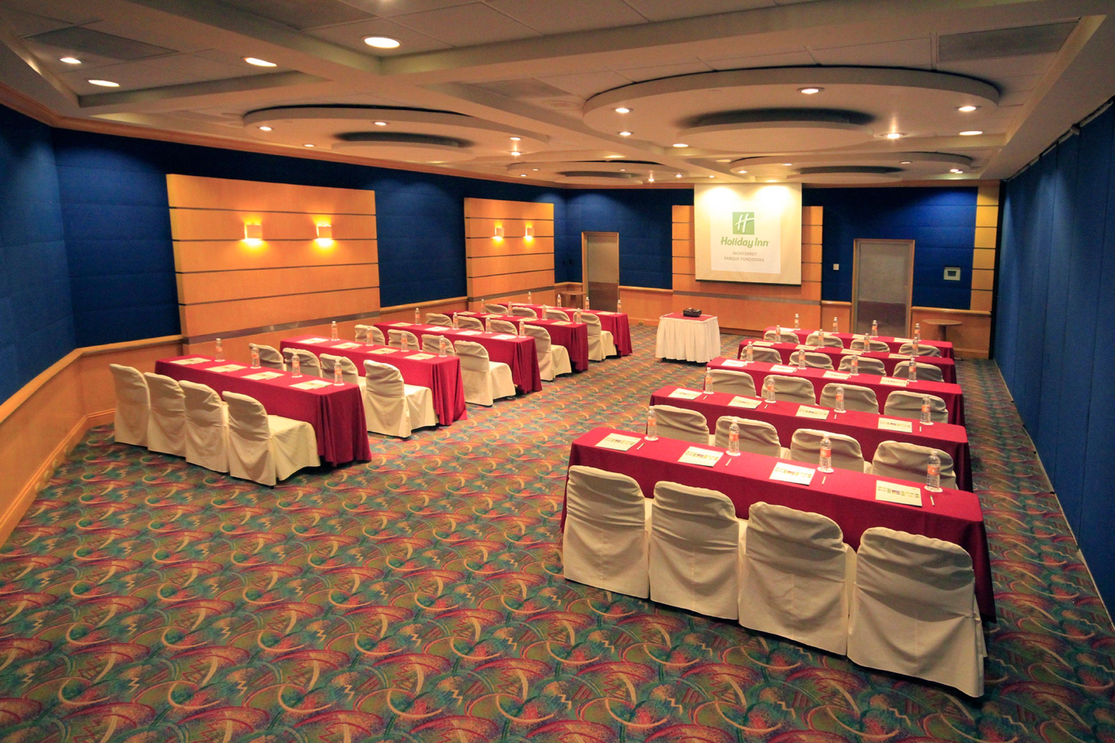 ฮอลิเดย์อินน์ มอนเทอร์เรย์-ปาร์เก ฟุนดิโดรา มอนแตร์เรย์ ภายนอก รูปภาพ A typical meeting room