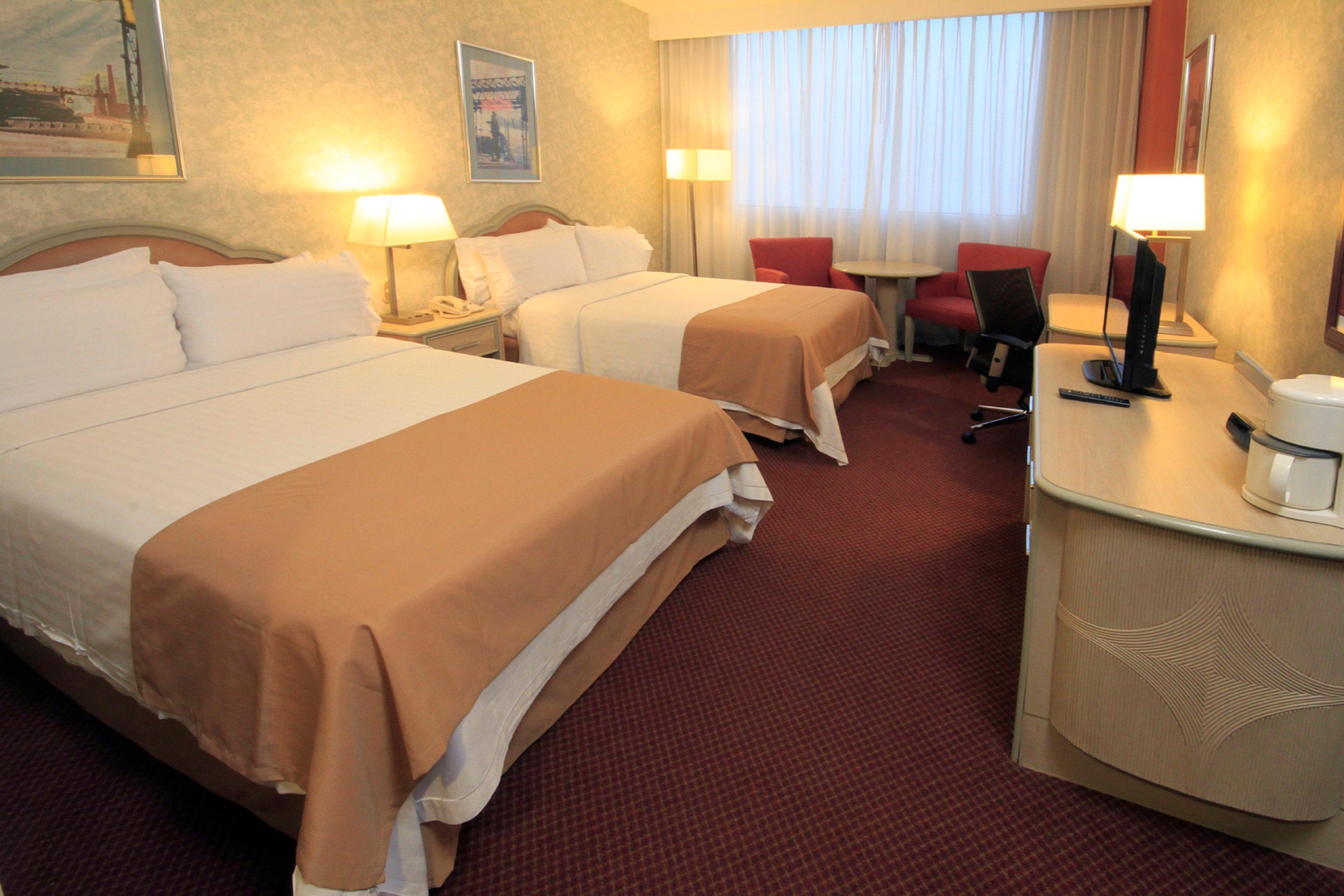 ฮอลิเดย์อินน์ มอนเทอร์เรย์-ปาร์เก ฟุนดิโดรา มอนแตร์เรย์ ภายนอก รูปภาพ A typical guest room at the Holiday Inn