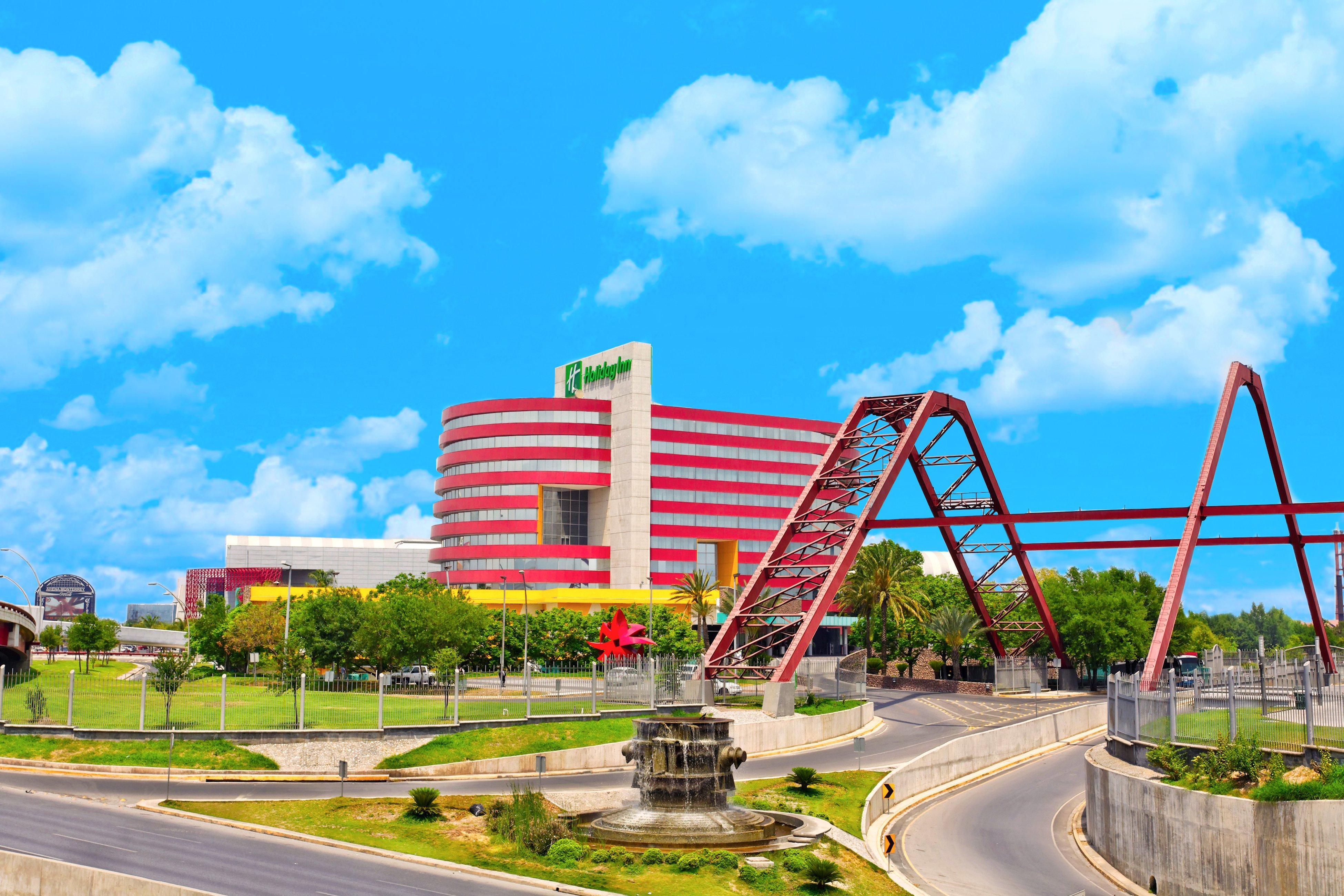 ฮอลิเดย์อินน์ มอนเทอร์เรย์-ปาร์เก ฟุนดิโดรา มอนแตร์เรย์ ภายนอก รูปภาพ La Plaza Mall